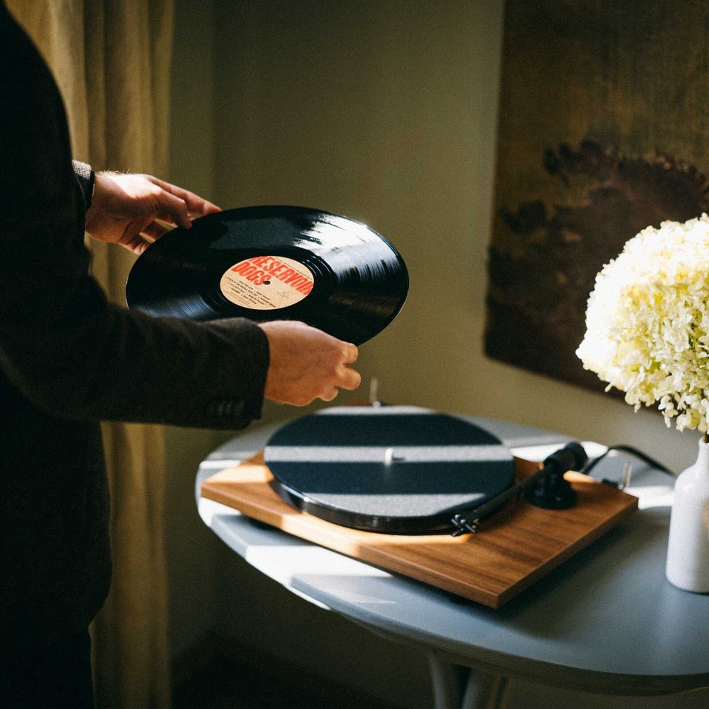 Pro-Ject E1 Phono Plug & Play Turntable with Built-in Phono Gloss Black