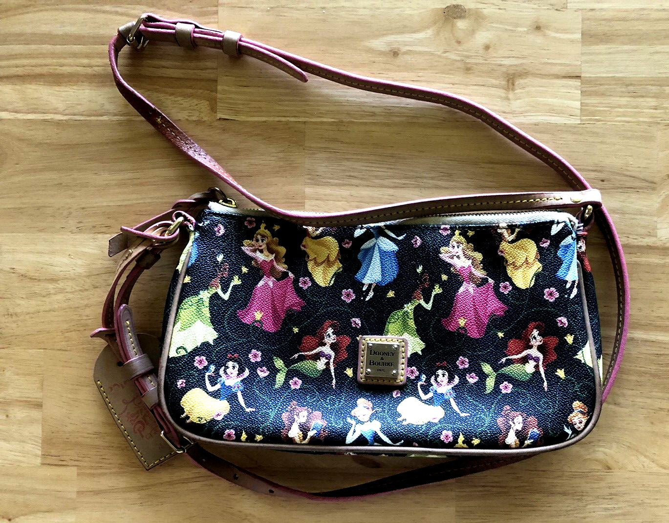 RARE DISNEY 2016 DOONEY & BOURKE PRINCESS HALF MARATHON CROSSBODY PURSE - ISSUES