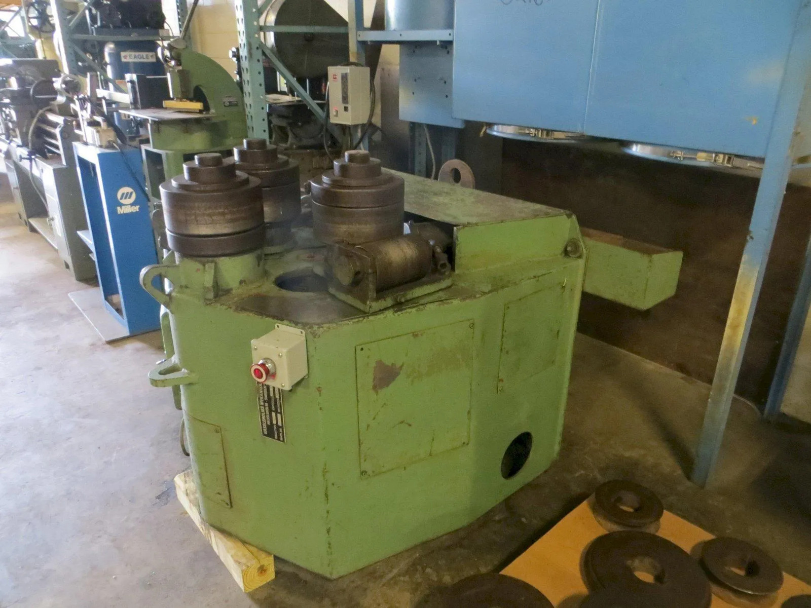 5/16" x 3" x 3" Roundo Hydraulic Angle Bending Roll, Model R3 w/ Pipe Tooling