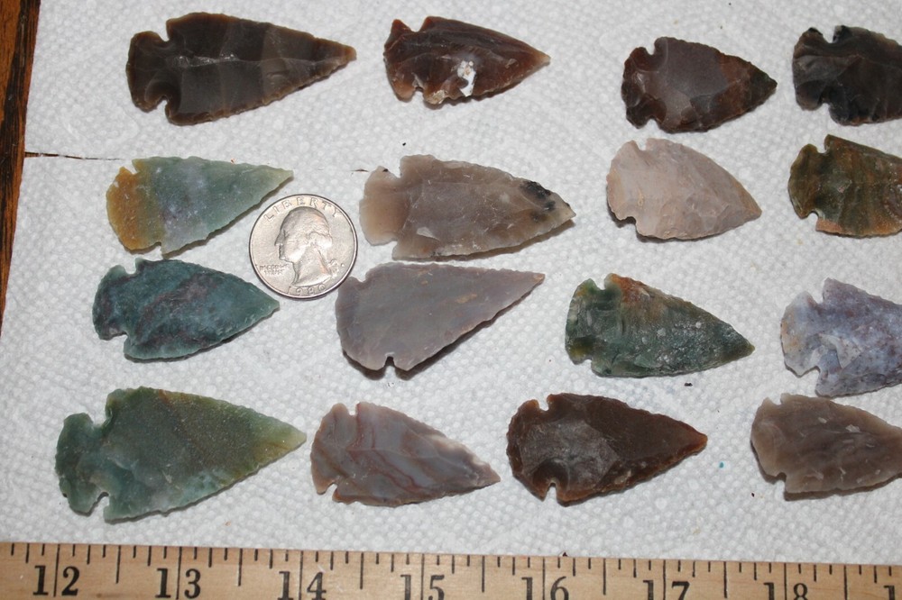 1 jasper Arrowhead per lot.