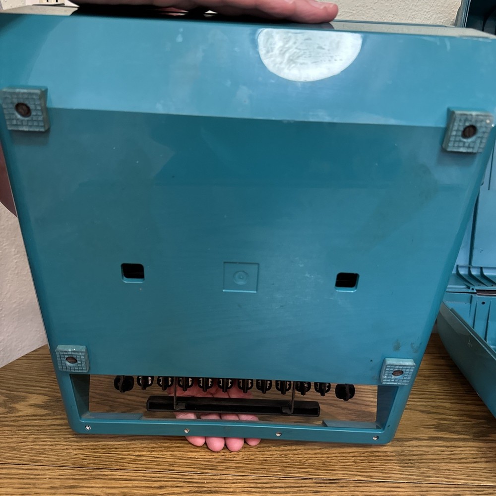 Olivetti Underwood Studio 45 VTG Typewriter Teal with Case ~ Untested