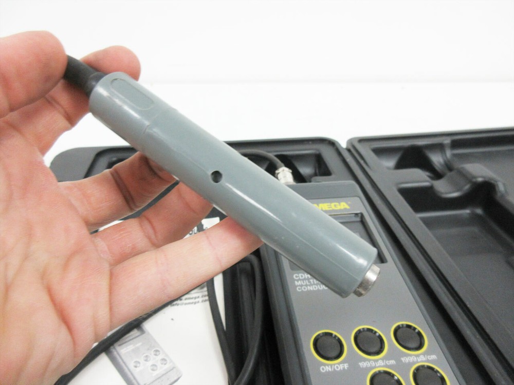 OMEGA CDH-35 WATER-RESISTANT CONDUCTIVITY METER