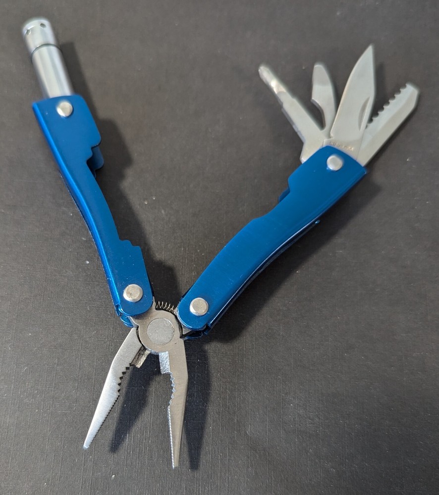 Multitool USA Olympic Team Utility Knife Flashlight Screwdriver Blue w/ Case