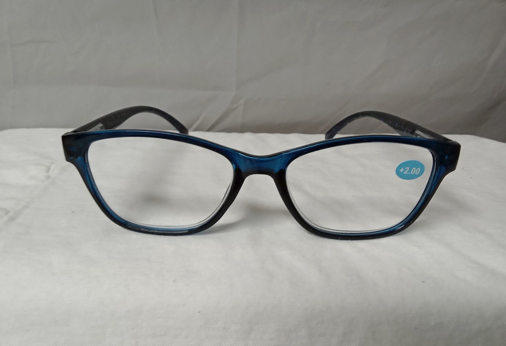 Ellen Degeneres Reading/Sun Readers Select Styles W/ soft Case