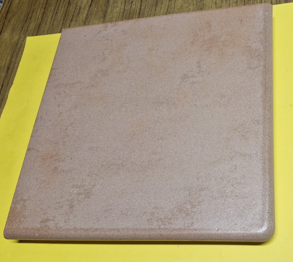 CORNER POT TERRACOTTA COLOR 33 X 33