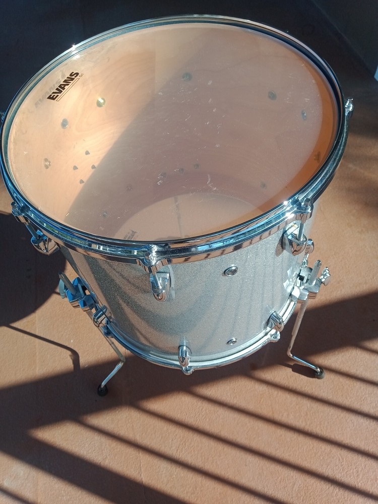 Yamaha Birch Custom Absolute Floor Tom, 16" width x 15" depth, Silver Sparkle