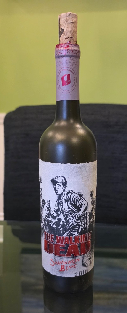 2015-2016 Walking Dead Empty Limited Ed. Collectable Wine Bottle Set W/Corks
