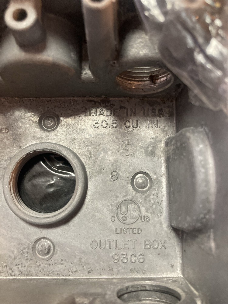 GDC 93C6 2-Gang Outlet Box See Notes