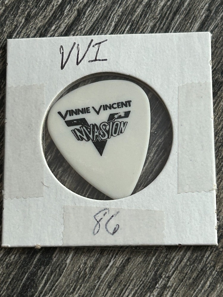 Kiss Guitar Pick VINNIE VINCENT INVASION 1986 Tour White Black Signature Vintage