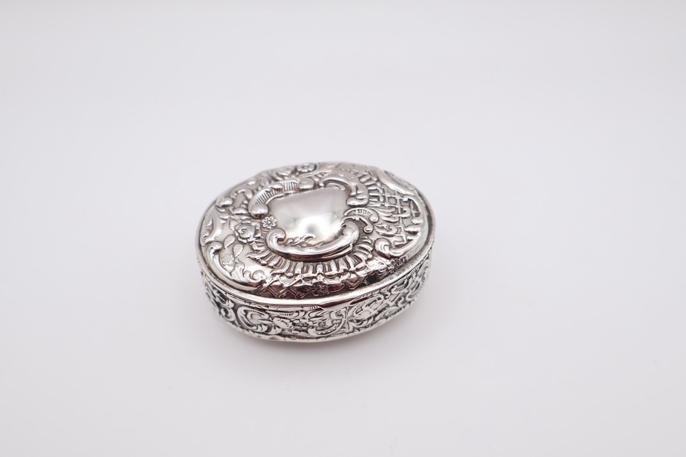 Charming Antique Solid Silver Repousse Small Oval Trinket Box Birmingham 1900