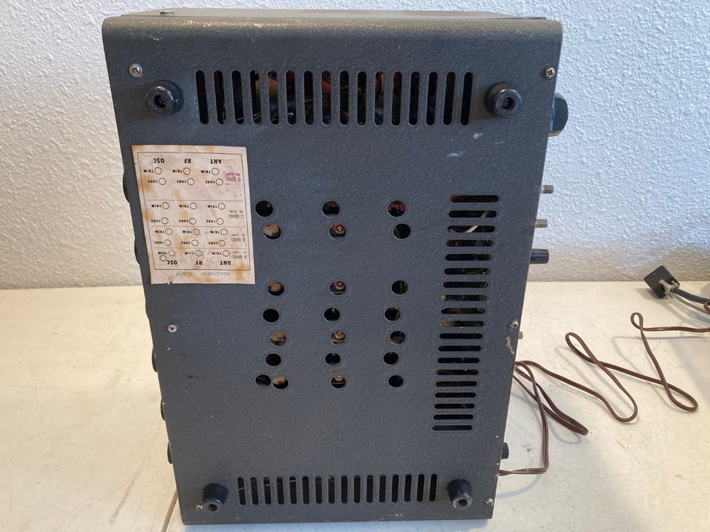 Lafayette S.W. / Communications Receiver, Model HE-30 - Powers On