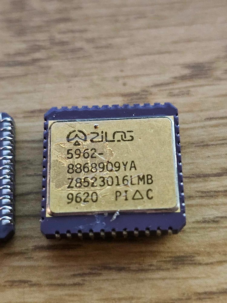 Rare MilSpec Zilog CMOS Z8 Microcontroller ROM 16 Kbytes RAM 256 bytes 16 MHz