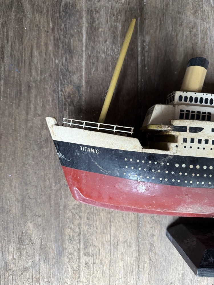 VINTAGE WOODEN TITANIC MODEL SHIP
