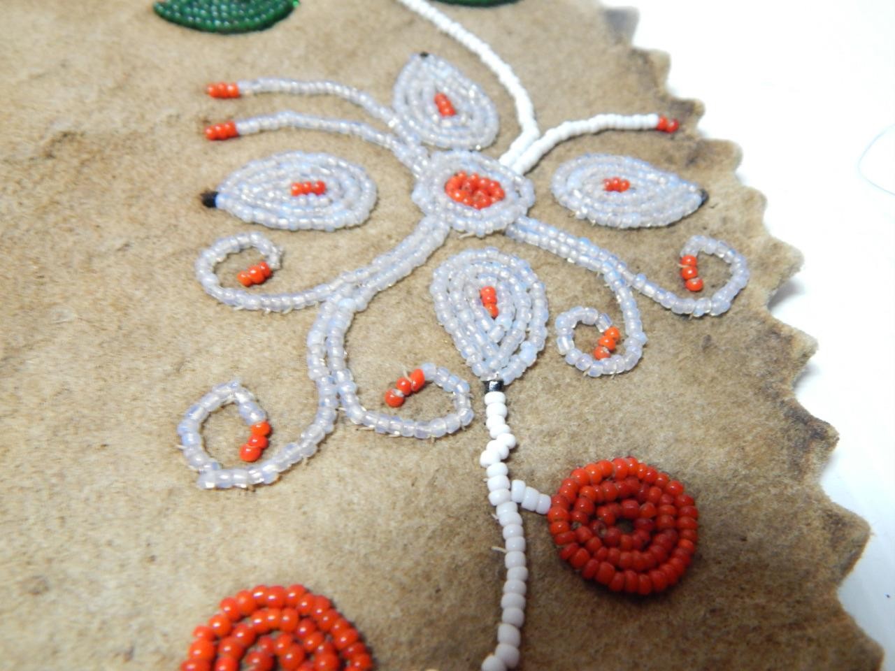 ANTIQUE WOODLANDS CREE / CHIPPEWA INDIAN BEADED BRAIN TANNED HIDE MAT -c1890-20s