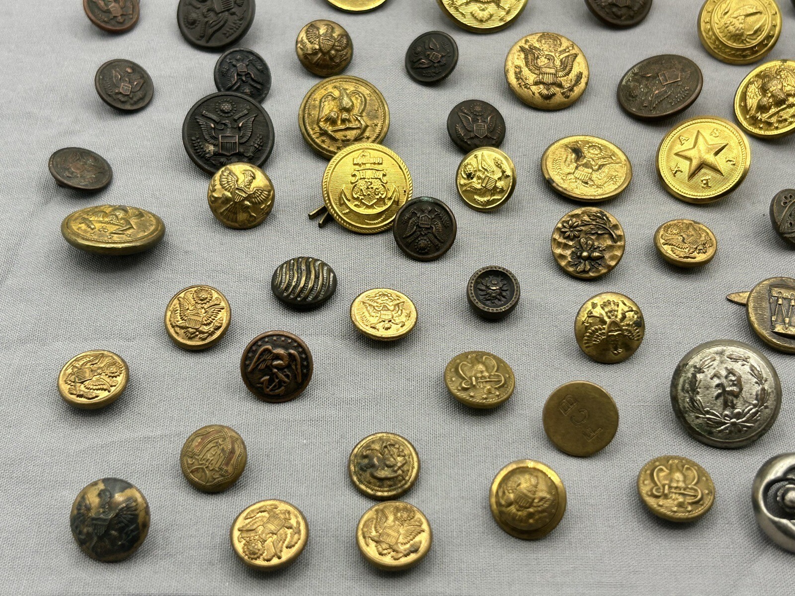 Random Lot Of (4) Original War Buttons - Military Antique Brass More Read