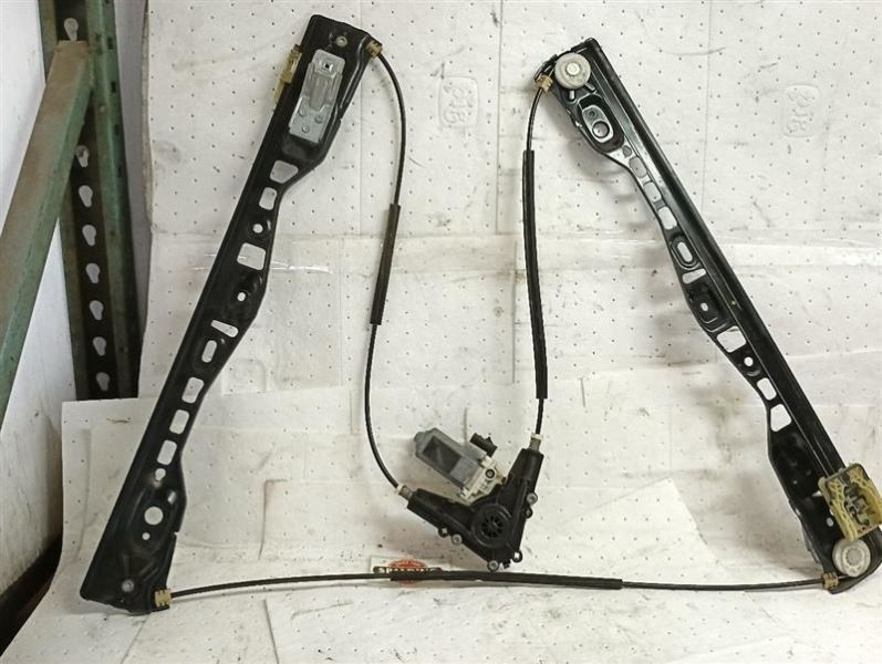 2019 Cascadia Right Passenger Front Window Regulator, Power  (10597052