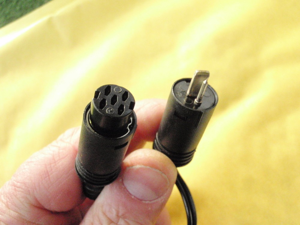 4x E+P B65 SPEAKER PLUG + CUBE COUPLING 18876