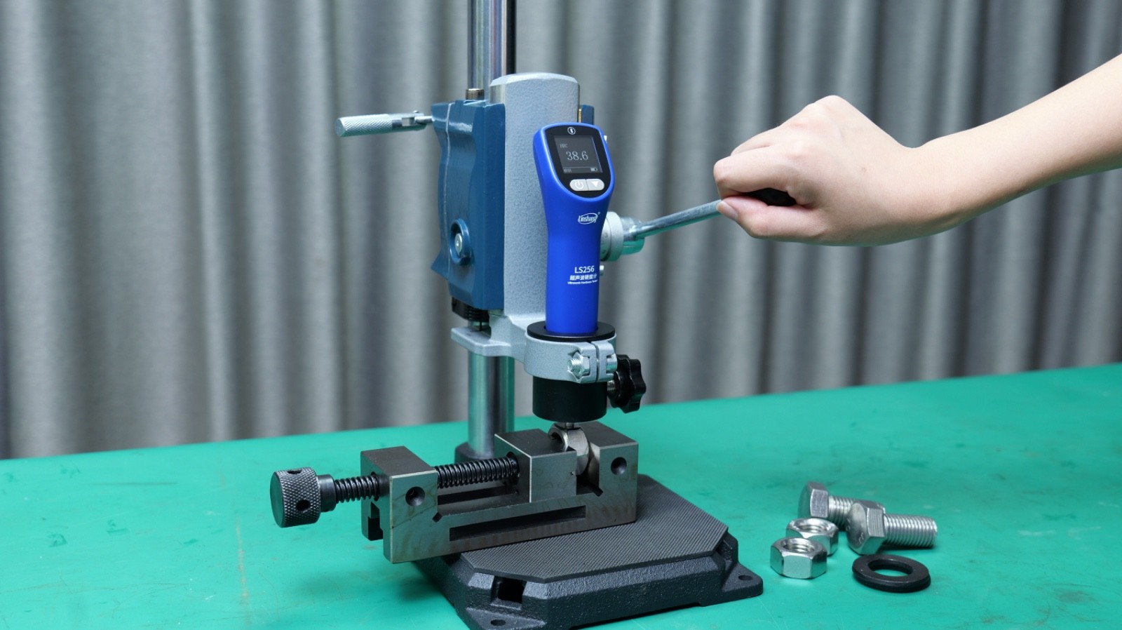 Ultrasonic Hardness Testercan ltrasonic contact impedance method to measure vari