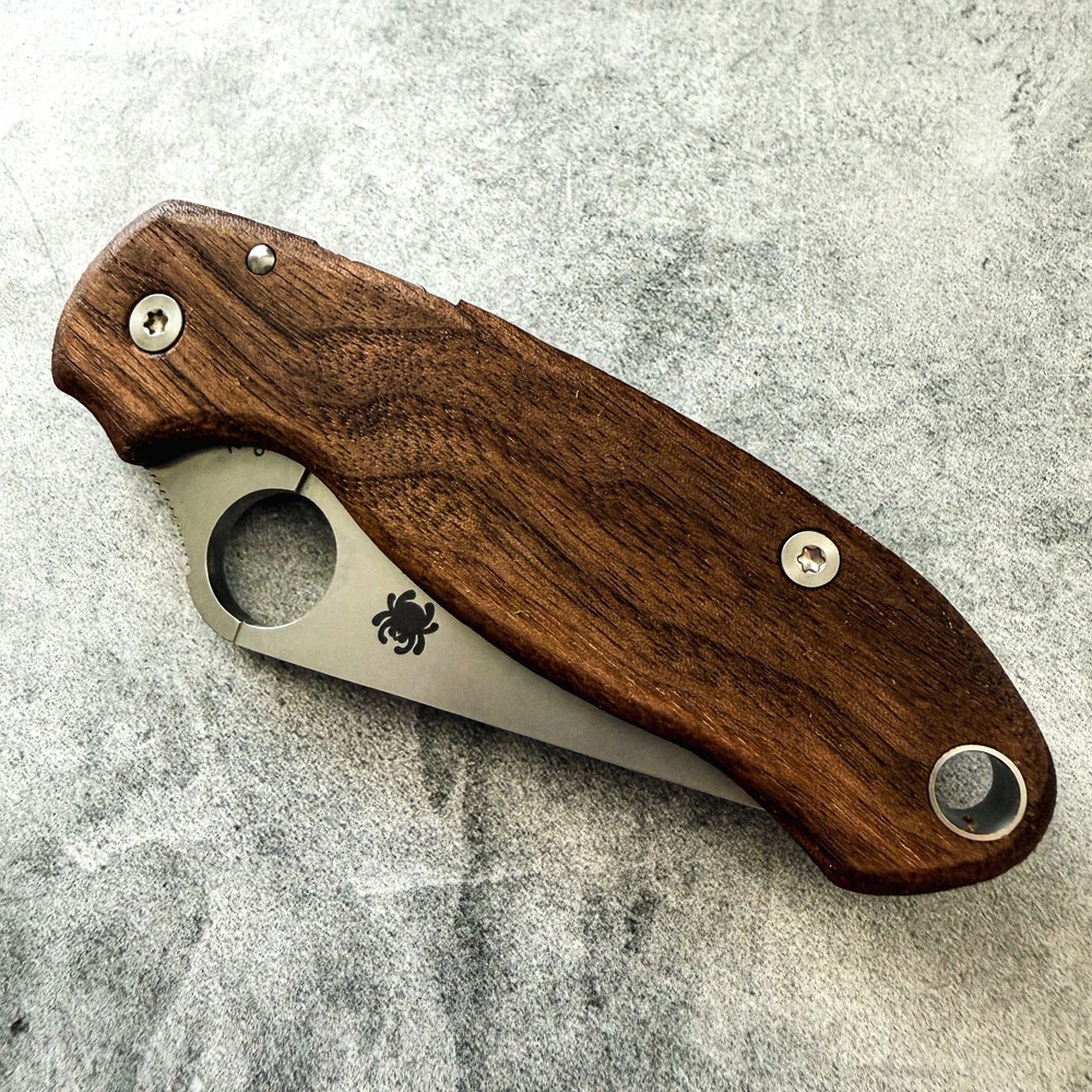 Smooth walnut scales for Spyderco Paramilitary 3