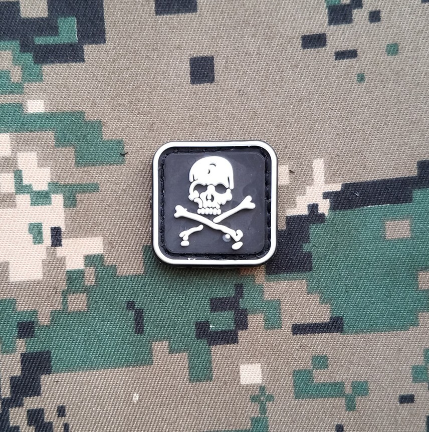2 PCS MINI 3D PVC DEVIL DEATH PIRATE BONE SKULL FLAG RUBBER HOOK LOOP PATCH GLOW