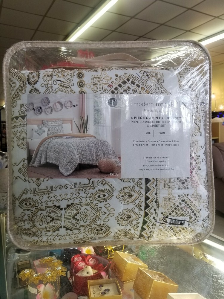 Modern Threads 6 Piece Printed Complete Bed Set Isla.