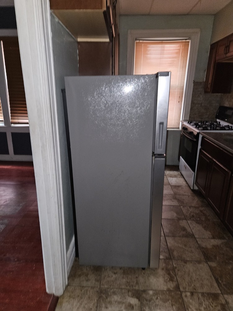 Whirlpool Refrigerator PICKUP ONLY