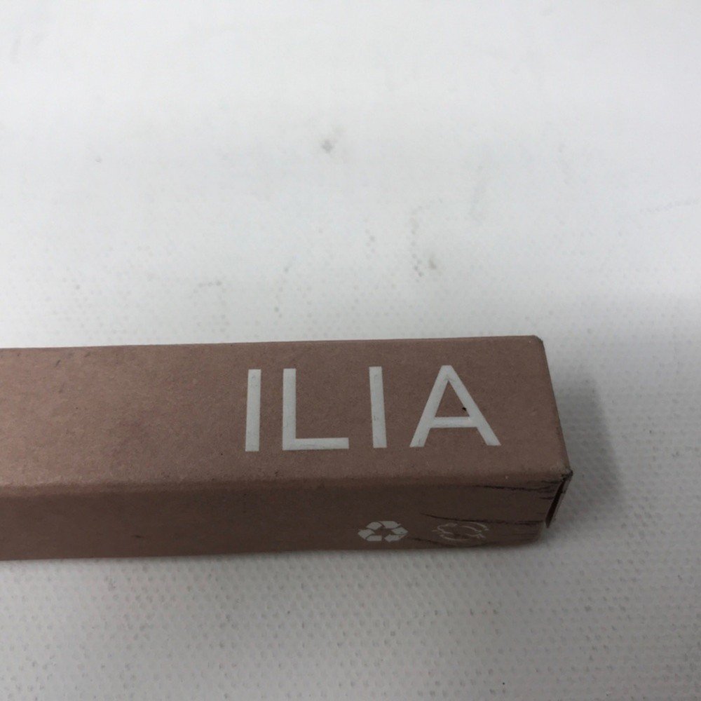 ILIA Flat Tapered Shadow Makeup Brush, White