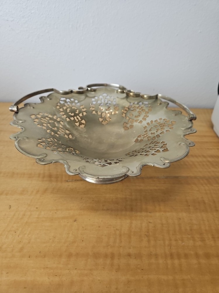 International Silver Co. Lovelace Pedestal Footed Dish w/Hinged Handle INDIA 11"