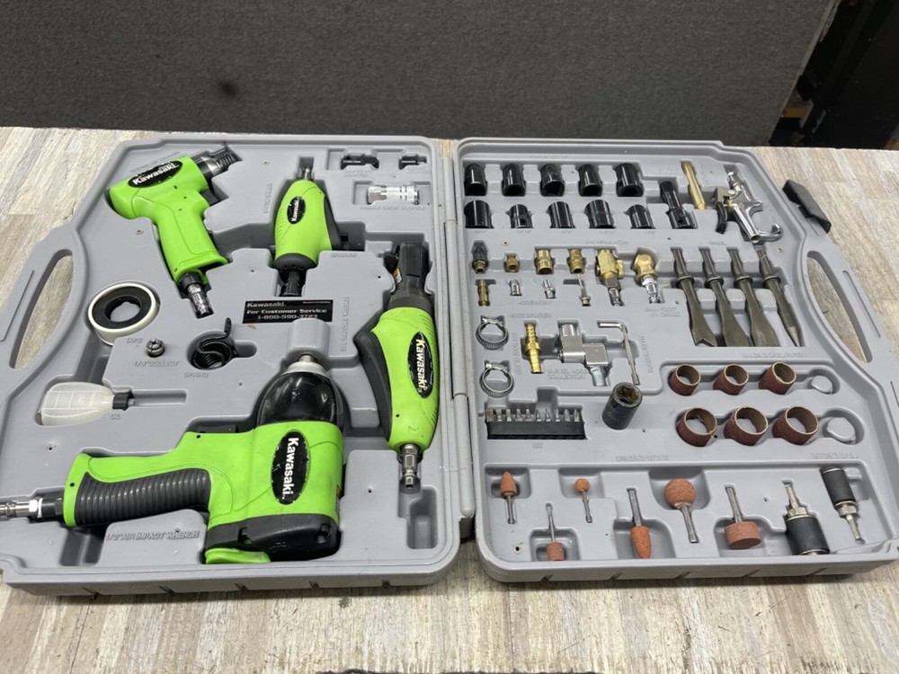 KAWASAKI    Air Tool Set 840800 BARELY USED.