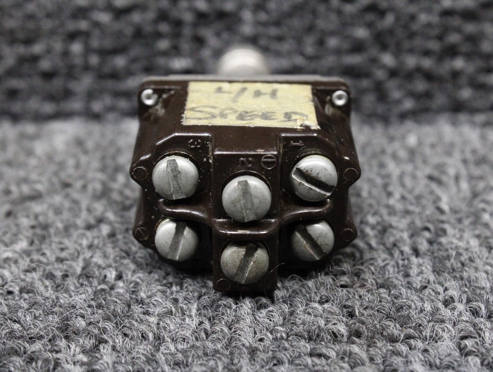 MS24659-31K (Alt: 8504K41) Cutler-Hammer Toggle Switch