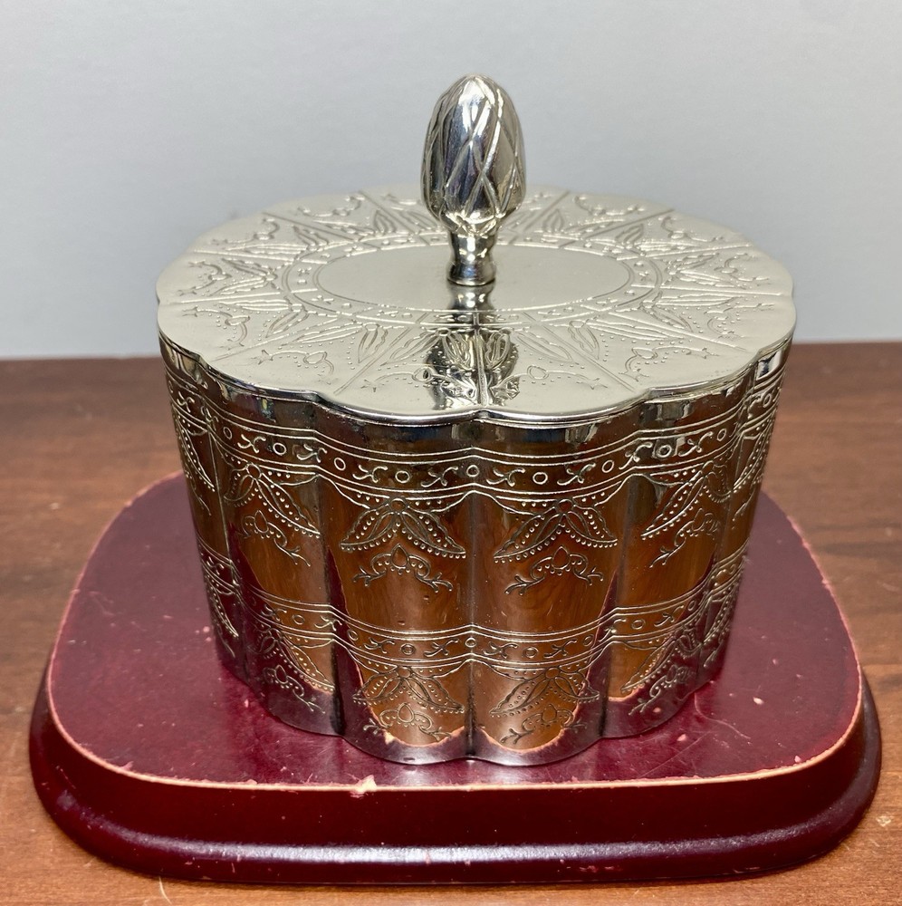 Vtg International Silver Co. Silver Plated Red Lined Oval Trinket Jewelry Box