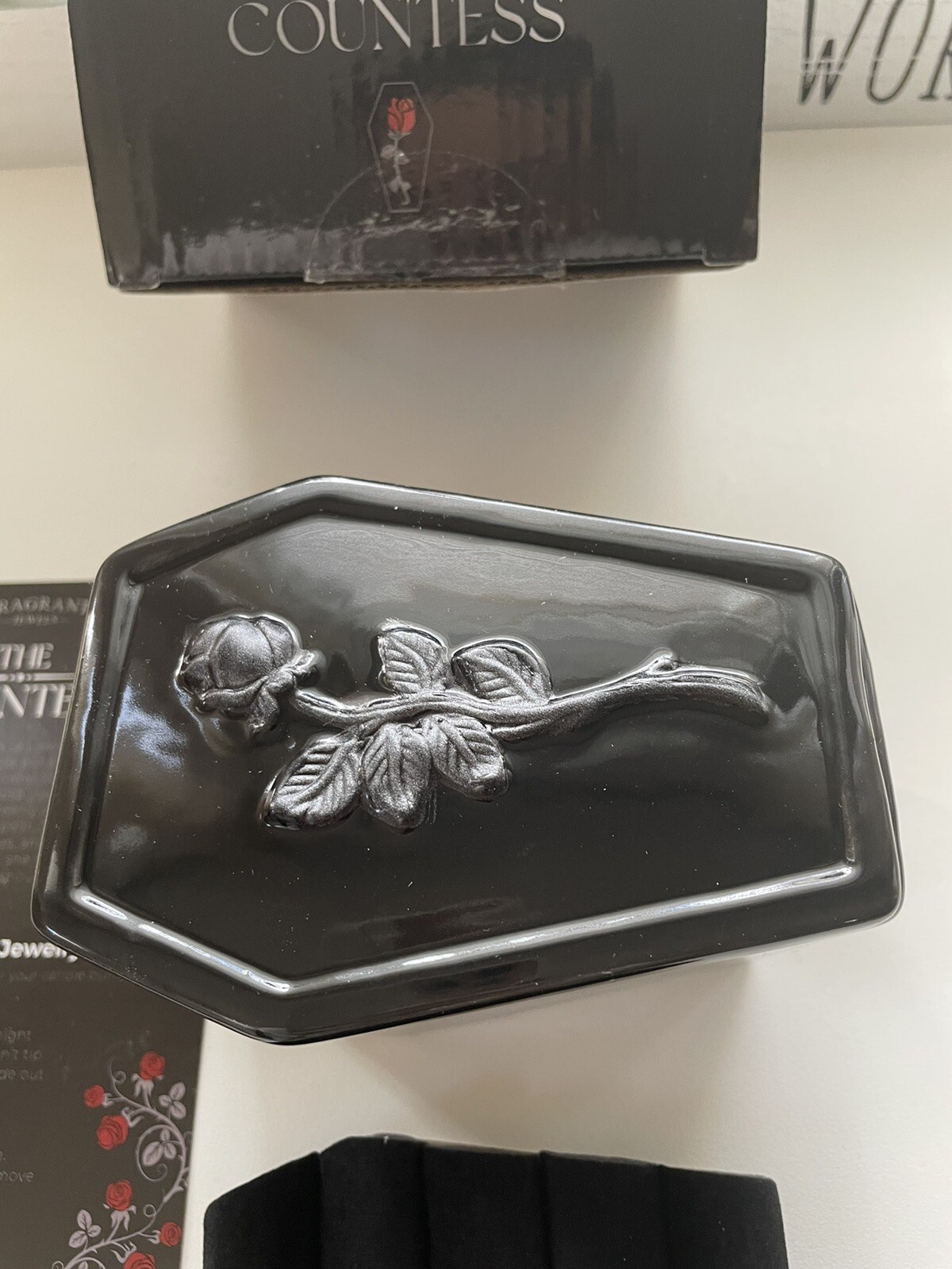 Fragrant Jewels The Countess ring holder coffin shaped jewelry box NO R G3D