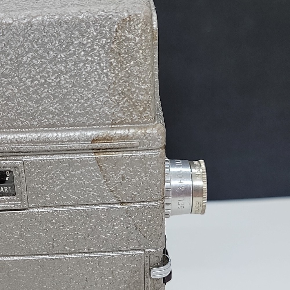 VINTAGE BELL & HOWELL 8MM CAMERA TWO TWENTY UNTESTED