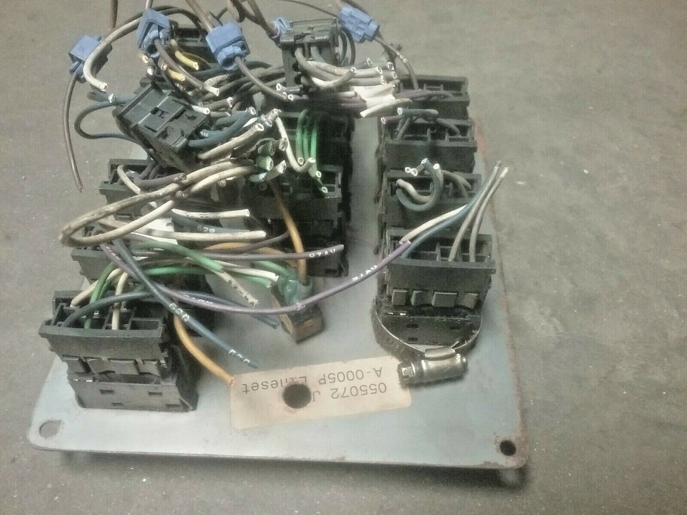 INTERNATIONAL 9400 SWITCH PANEL