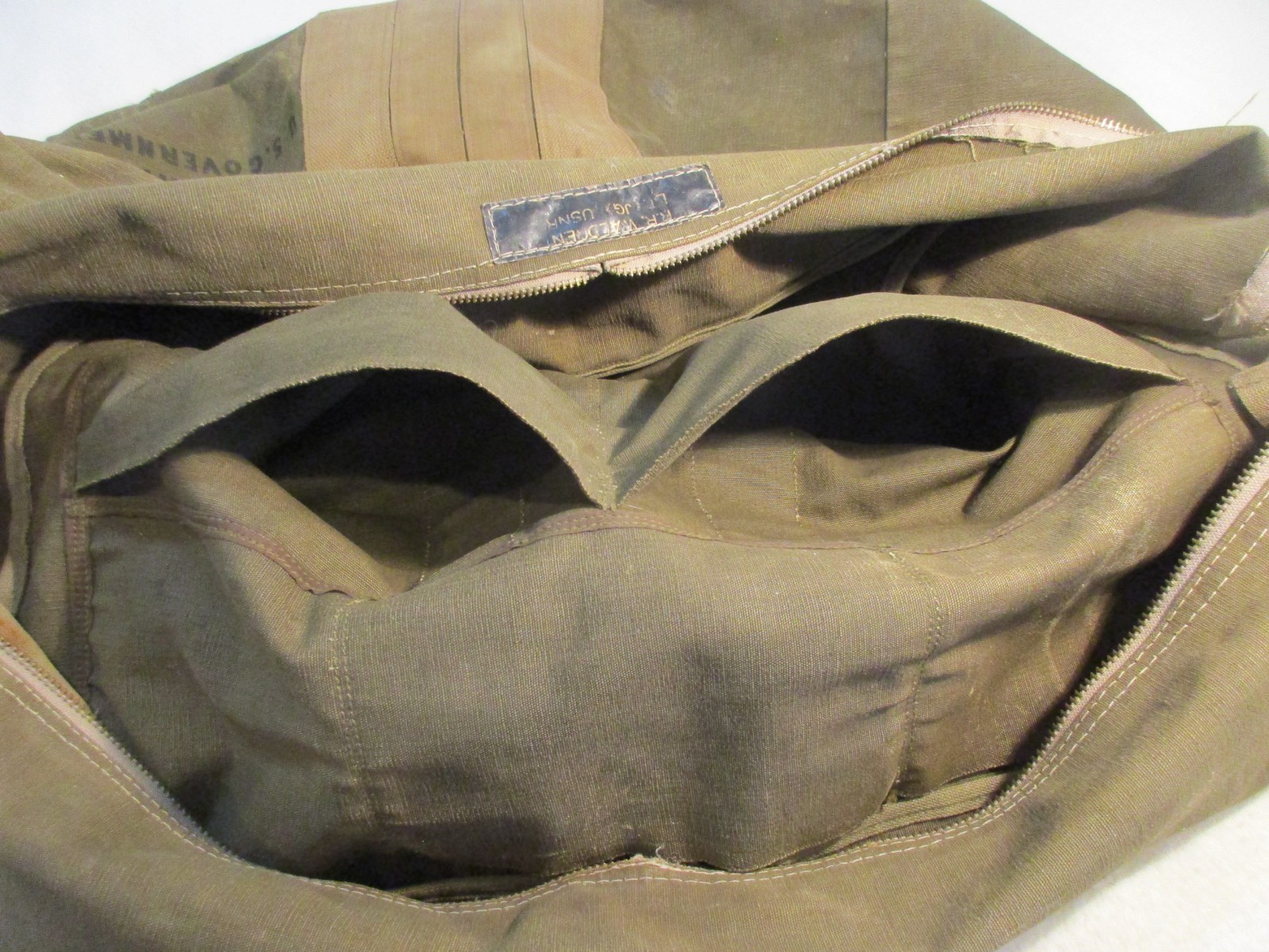 U.S.N.R. NAMED AVIATORS KIT BAG AN 6505-1 U.S. GOVERNMENT MILITARY