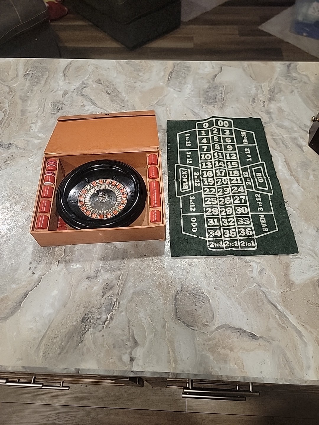 Vintage 1941  E.S. Lowe Weighted Roulette Wheel Game Set  With Small Chips