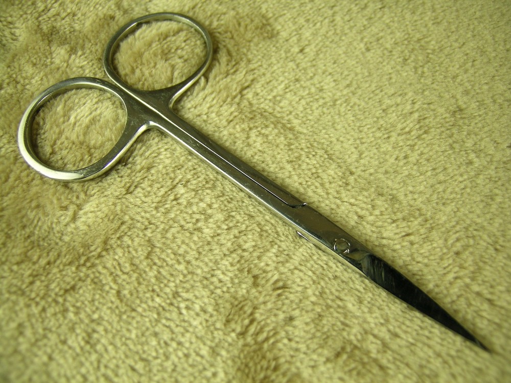 FINE SCISSORS LARGE STRAIGHT 4" #011
