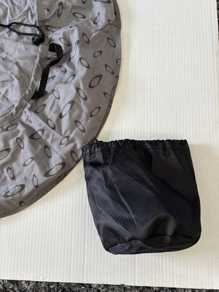 Pre-Owned Oakley wetsuit changing mat