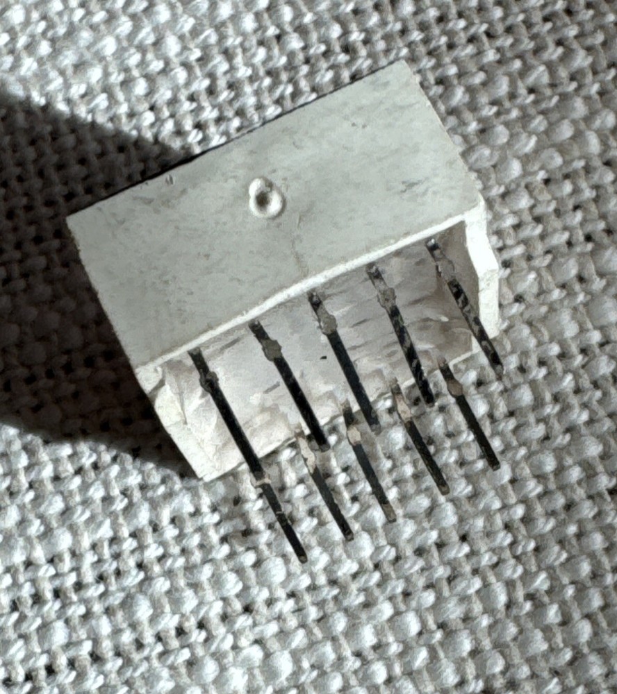 7 Segment Display - 10 Pin - Black Surface - 10 Pins