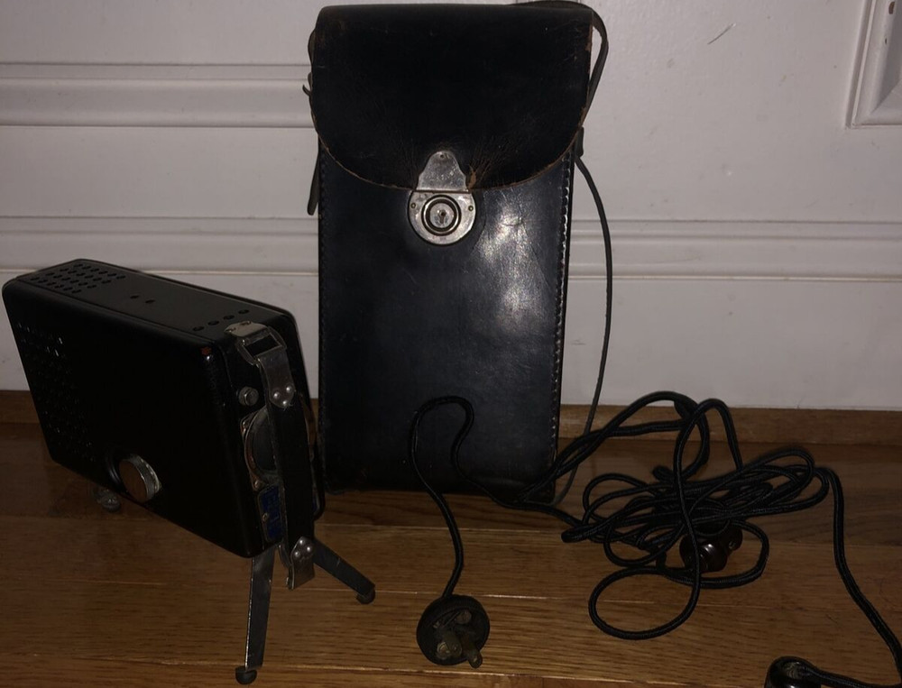 S V E JAM HANDY POCKET EXPLAINER PROJECTOR, Cord, Case VINTAGE Works
