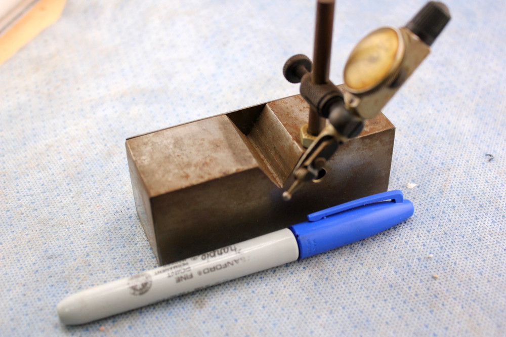 SMALL GEM 225 DIAL INDICATOR ON METAL BLOCK