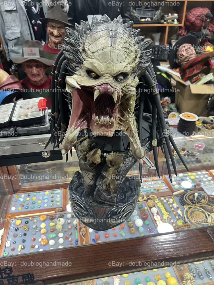 Sideshow 2002502 Aliens vs Predator - Requiem 1/2 Wolf Predator Bust Statue