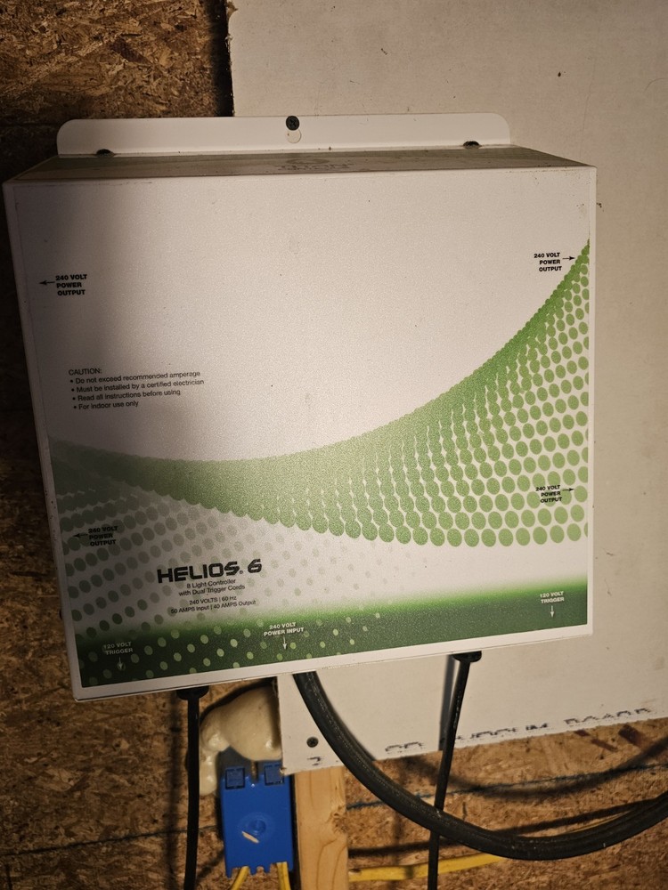 Titan Controls Helios 6    8 Light  Controller with Dual Trigger Cords  240V