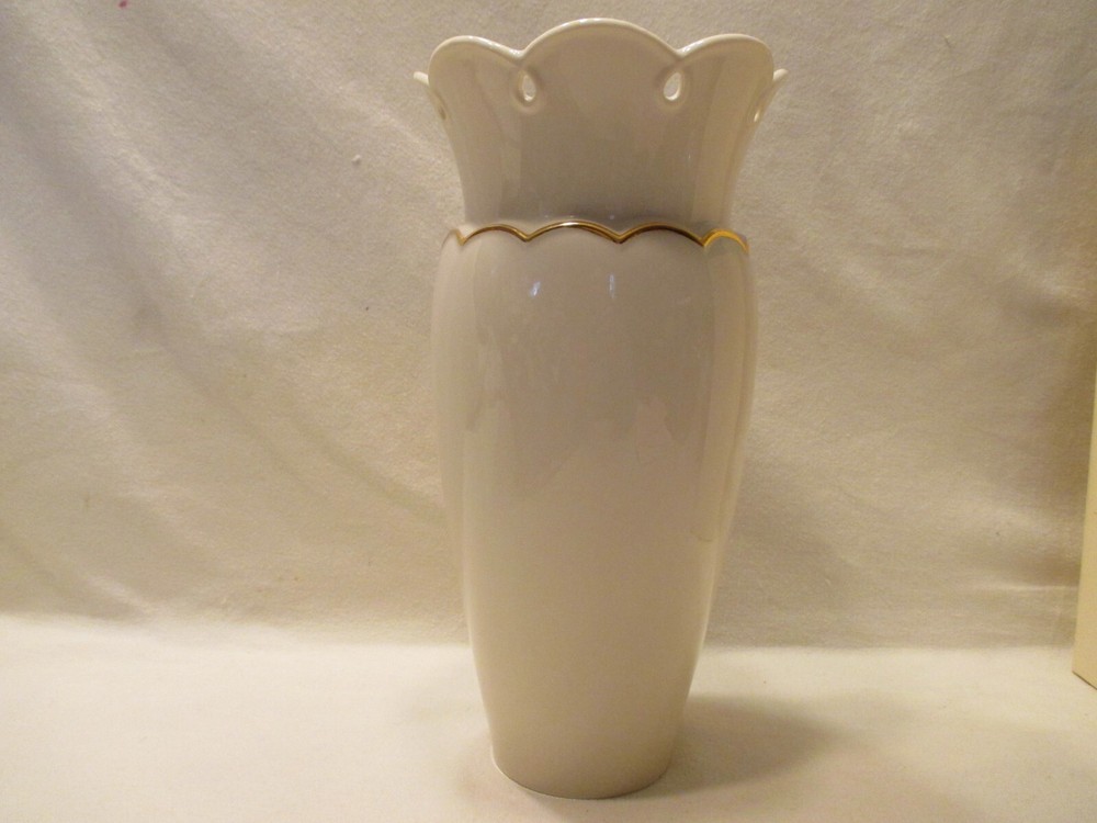 Lenox Perfect Petals Medium 10" Vase with Box
