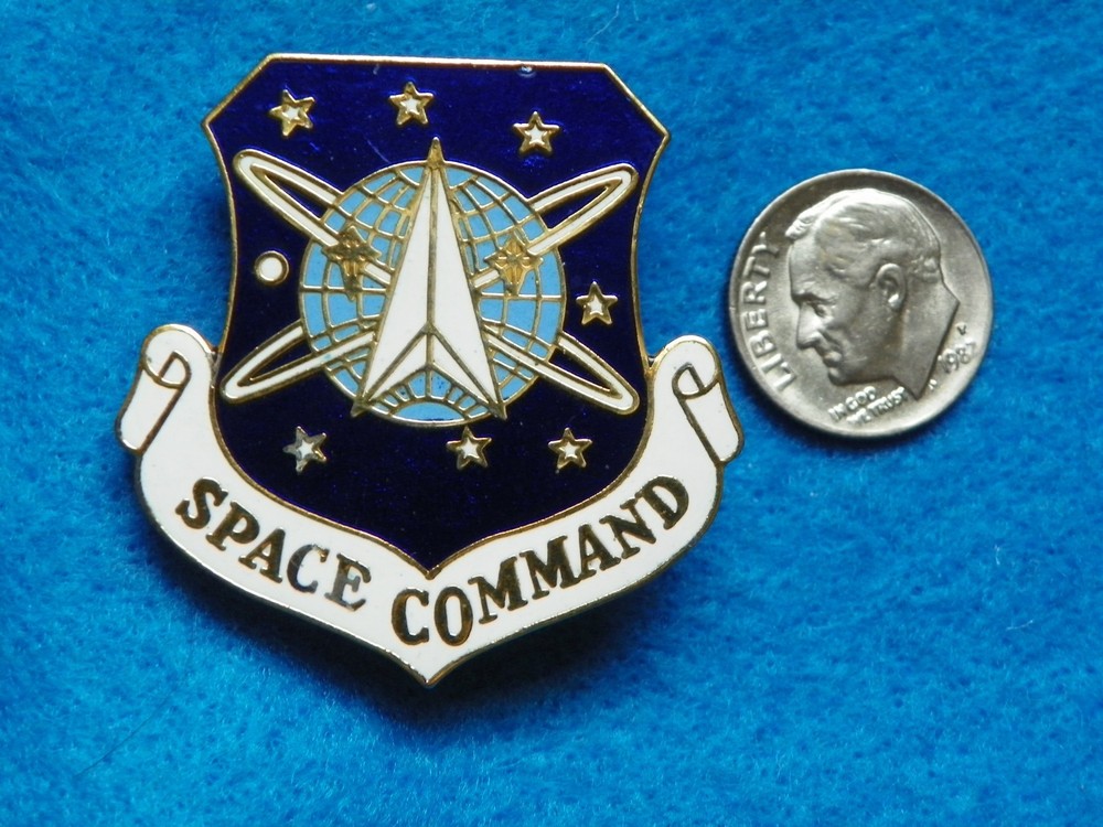 VIETNAM ORIGINAL U.S. SPACE COMMAND HAT BADGE