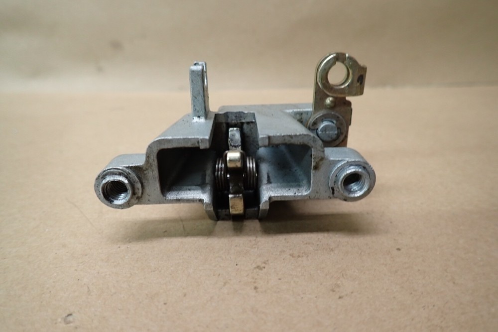 2004 YAMAHA ZUMA 50 SEAR RELEASE LATCH LOCK ASSEMBLY ASSY