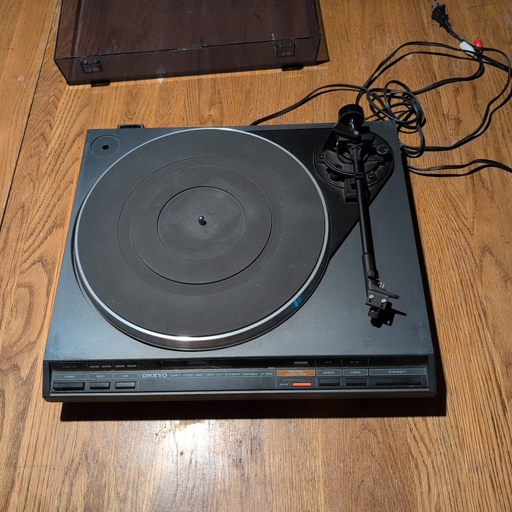 ONKYO TURNTABLE MODEL CP 1046F