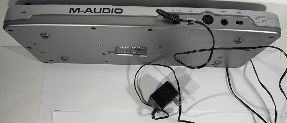 M-Audio O2 Keyboard USB MIDI Controller - Power Up Tested, No USB Cable