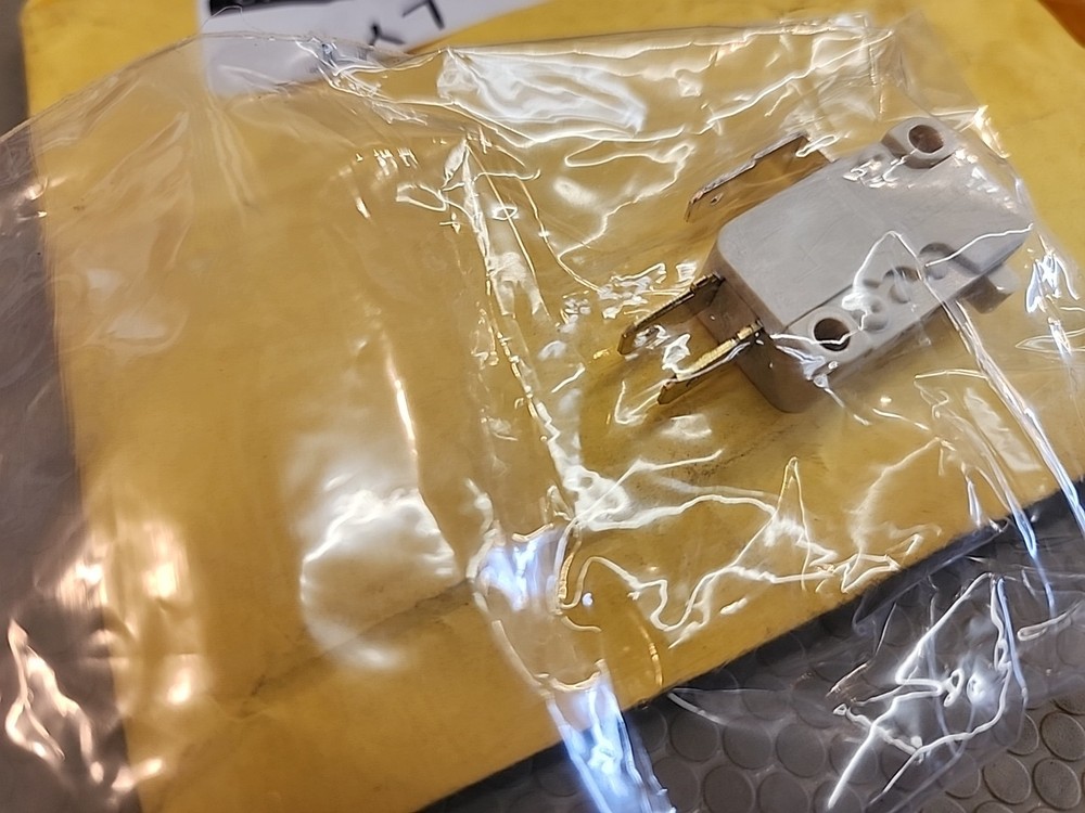 1PC CHERRY D44 CD44Y 3pin 10A 1/2HP Micro Switch