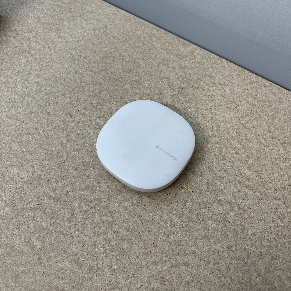 Samsung SmartThings Hub IM6001-V3P01 - Zigbee Compatible Smart Home Device